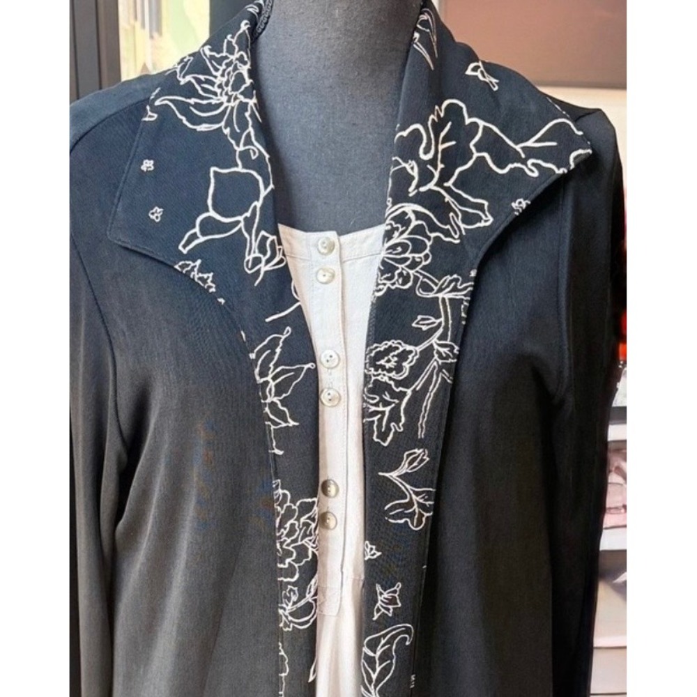 Chico's Travelers Size 2 Black Floral Open Front Jacket Acetate USA